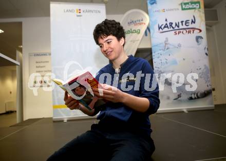 Buchpraesentation Jenny Ertl. Klagenfurt, 14.10.2021.
Foto: Kuess
www.qspictures.net

---
pressefotos, pressefotografie, kuess, qs, qspictures, sport, bild, bilder, bilddatenbank