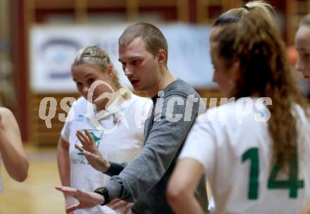 Basketball Damen Superliga 2021/2022. Grunddurchgang 3. Runde.  KOS Celovec Damen gegen DBB LZ OOE. Trainer Voncina Andraz (KOS). Klagenfurt, am 16.10.2021.
Foto: Kuess
www.qspictures.net
---
pressefotos, pressefotografie, kuess, qs, qspictures, sport, bild, bilder, bilddatenbank