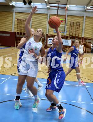 Basketball Damen Superliga 2021/2022. Grunddurchgang 3. Runde.  KOS Celovec Damen gegen DBB LZ OOE.  Sara Feratovic (KOS), Marlies Eppensteiner (DBB LZ OOE). Klagenfurt, am 16.10.2021.
Foto: Kuess
www.qspictures.net
---
pressefotos, pressefotografie, kuess, qs, qspictures, sport, bild, bilder, bilddatenbank