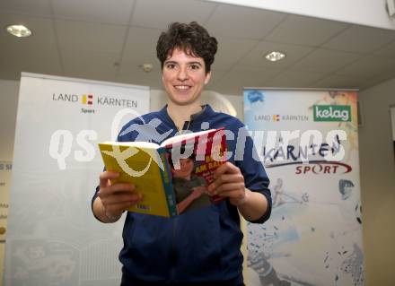 Buchpraesentation Jenny Ertl. Klagenfurt, 14.10.2021.
Foto: Kuess
www.qspictures.net

---
pressefotos, pressefotografie, kuess, qs, qspictures, sport, bild, bilder, bilddatenbank