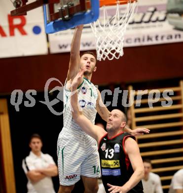 Basketball Zweite Liga 2021/2022. Grunddurchgang 2. Runde.  KOS Celovec gegen Mattersburg Rocks. Marko Gutalj (KOS), Corey Hallett  (Mattersburg). Klagenfurt, am 16.10.2021.
Foto: Kuess
www.qspictures.net
---
pressefotos, pressefotografie, kuess, qs, qspictures, sport, bild, bilder, bilddatenbank