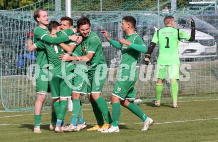 Fussball. Unterliga West. Landskron gegen Sachsenburg. Torjubel Daniel Arneitz, Julian Brandstaetter, Christian Wilpernig, Philipp Gatti, Philipp Ronacher   (Landskron). Landskron, 16.10.2016.
Foto: Kuess
---
pressefotos, pressefotografie, kuess, qs, qspictures, sport, bild, bilder, bilddatenbank