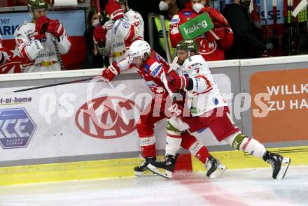 EBEL. Eishockey Bundesliga. KAC gegen	HCB Suedtirol Alperia. Johannes Bischofberger, (KAC), Daniel Catenacci   (Bozen). Klagenfurt, am 22.10.2021.
Foto: Kuess
www.qspictures.net

---
pressefotos, pressefotografie, kuess, qs, qspictures, sport, bild, bilder, bilddatenbank