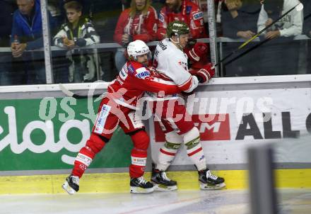 EBEL. Eishockey Bundesliga. KAC gegen	HCB Suedtirol Alperia. Daniel Obersteiner,  (KAC),  Keegan Lowe (Bozen). Klagenfurt, am 22.10.2021.
Foto: Kuess
www.qspictures.net

---
pressefotos, pressefotografie, kuess, qs, qspictures, sport, bild, bilder, bilddatenbank