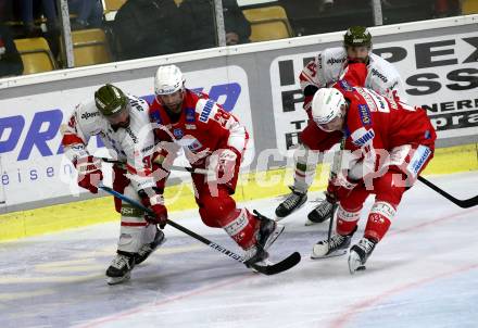 EBEL. Eishockey Bundesliga. KAC gegen	HCB Suedtirol Alperia. Martin Schumnig, Lukas Haudum, (KAC), Michael Halmo   (Bozen). Klagenfurt, am 22.10.2021.
Foto: Kuess
www.qspictures.net

---
pressefotos, pressefotografie, kuess, qs, qspictures, sport, bild, bilder, bilddatenbank