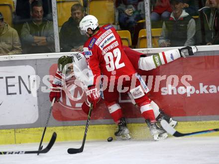 EBEL. Eishockey Bundesliga. KAC gegen	HCB Suedtirol Alperia. Clemens Unterweger,  (KAC),  Alex Trivellato (Bozen). Klagenfurt, am 22.10.2021.
Foto: Kuess
www.qspictures.net

---
pressefotos, pressefotografie, kuess, qs, qspictures, sport, bild, bilder, bilddatenbank