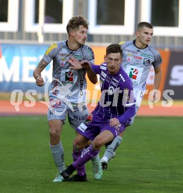 Fussball. Bundesliga. RZ Pellets WAC gegen SK Austria Klagenfurt. Thorsten Roecher,  (WAC), Till Schumacher (Klagenfurt). Wolfsberg, am 23.10.2021.
Foto: Kuess
www.qspictures.net

---
pressefotos, pressefotografie, kuess, qs, qspictures, sport, bild, bilder, bilddatenbank
