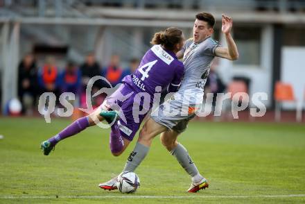 Fussball. Bundesliga. RZ Pellets WAC gegen SK Austria Klagenfurt. Luka Lochoshvili, (WAC), Patrick Greil  (Klagenfurt). Wolfsberg, am 23.10.2021.
Foto: Kuess
www.qspictures.net

---
pressefotos, pressefotografie, kuess, qs, qspictures, sport, bild, bilder, bilddatenbank
