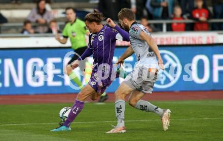 Fussball. Bundesliga. RZ Pellets WAC gegen SK Austria Klagenfurt. Dominik Baumgartner, (WAC), Patrick Greil  (Klagenfurt). Wolfsberg, am 23.10.2021.
Foto: Kuess
www.qspictures.net

---
pressefotos, pressefotografie, kuess, qs, qspictures, sport, bild, bilder, bilddatenbank