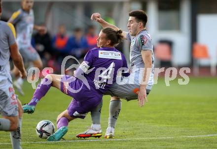Fussball. Bundesliga. RZ Pellets WAC gegen SK Austria Klagenfurt.  Luka Lochoshvili, (WAC), Patrick Greil  (Klagenfurt). Wolfsberg, am 23.10.2021.
Foto: Kuess
www.qspictures.net

---
pressefotos, pressefotografie, kuess, qs, qspictures, sport, bild, bilder, bilddatenbank