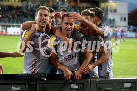 Fussball. Bundesliga. RZ Pellets WAC gegen SK Austria Klagenfurt. Torjubel  Mario Leitgeb, Michael Liendl, Thorsten Roecher (WAC). Wolfsberg, am 23.10.2021.
Foto: Kuess
www.qspictures.net

---
pressefotos, pressefotografie, kuess, qs, qspictures, sport, bild, bilder, bilddatenbank