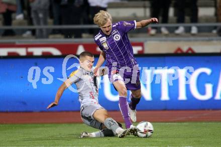 Fussball. Bundesliga. RZ Pellets WAC gegen SK Austria Klagenfurt. Adis Jasic,  (WAC), Thomas Roberts (Klagenfurt). Wolfsberg, am 23.10.2021.
Foto: Kuess
www.qspictures.net

---
pressefotos, pressefotografie, kuess, qs, qspictures, sport, bild, bilder, bilddatenbank