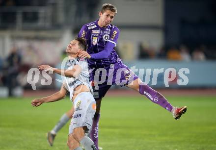 Fussball. Bundesliga. RZ Pellets WAC gegen SK Austria Klagenfurt. Thorsten Roecher, (WAC), Ivan Saravanja  (Klagenfurt). Wolfsberg, am 23.10.2021.
Foto: Kuess
www.qspictures.net

---
pressefotos, pressefotografie, kuess, qs, qspictures, sport, bild, bilder, bilddatenbank