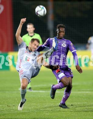 Fussball. Bundesliga. RZ Pellets WAC gegen SK Austria Klagenfurt. Mario Leitgeb,  (WAC), Gloire Amanda (Klagenfurt). Wolfsberg, am 23.10.2021.
Foto: Kuess
www.qspictures.net

---
pressefotos, pressefotografie, kuess, qs, qspictures, sport, bild, bilder, bilddatenbank