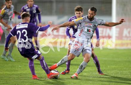 Fussball. Bundesliga. RZ Pellets WAC gegen SK Austria Klagenfurt. Eliel Peretz,  (WAC), Florian Rieder, Alexander Fuchs (Klagenfurt). Wolfsberg, am 23.10.2021.
Foto: Kuess
www.qspictures.net

---
pressefotos, pressefotografie, kuess, qs, qspictures, sport, bild, bilder, bilddatenbank
