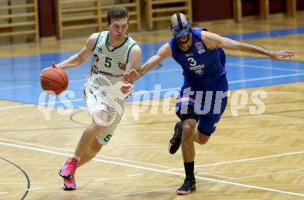 Basketball Austria Cup 2021/22.  KOS Celovec gegen  Vienna D.C. Timberwolves.  Andi Smrtnik (KOS), Dominik Alturban  (Timberwolves). Klagenfurt, am 24.10.2021.
Foto: Kuess
www.qspictures.net
---
pressefotos, pressefotografie, kuess, qs, qspictures, sport, bild, bilder, bilddatenbank