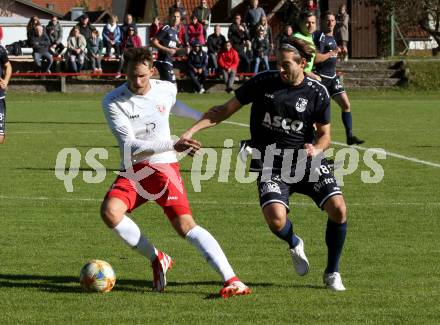 Fussball. Kaerntner Liga. Ferlach Atus gegen ATSV Wolfsberg. Petar Maric (Ferlach),     Daniel Schrammel (Wolfsberg). Ferlach, 23.10.2021.
Foto: Kuess
---
pressefotos, pressefotografie, kuess, qs, qspictures, sport, bild, bilder, bilddatenbank