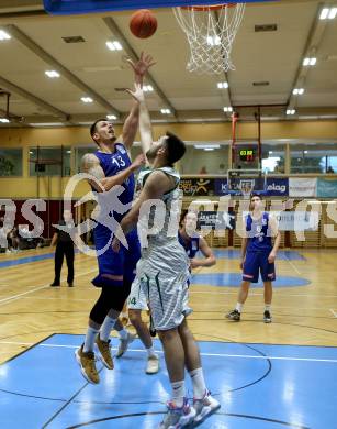 Basketball Austria Cup 2021/22.  KOS Celovec gegen  Vienna D.C. Timberwolves. Marin Sliskovic (KOS), Ziga Fifolt  (Timberwolves). Klagenfurt, am 24.10.2021.
Foto: Kuess
www.qspictures.net
---
pressefotos, pressefotografie, kuess, qs, qspictures, sport, bild, bilder, bilddatenbank