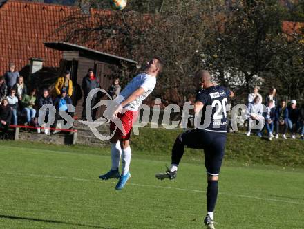 Fussball. Kaerntner Liga. Ferlach Atus gegen ATSV Wolfsberg.  Dominik Mak (Ferlach), Lovro Plimon   (Wolfsberg). Ferlach, 23.10.2021.
Foto: Kuess
---
pressefotos, pressefotografie, kuess, qs, qspictures, sport, bild, bilder, bilddatenbank