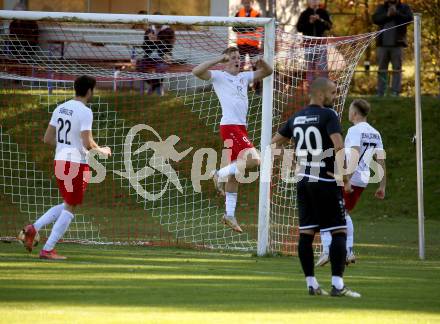 Fussball. Kaerntner Liga. Ferlach Atus gegen ATSV Wolfsberg.  Torjubel  Stephan Buergler, Hannes Marcel Schwarz, Tobias Alexander Schaflechner, (Ferlach). Ferlach, 23.10.2021.
Foto: Kuess
---
pressefotos, pressefotografie, kuess, qs, qspictures, sport, bild, bilder, bilddatenbank