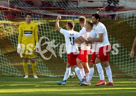 Fussball. Kaerntner Liga. Ferlach Atus gegen ATSV Wolfsberg.  Torjubel  Stephan Buergler, Hannes Marcel Schwarz, Tobias Alexander Schaflechner, Dominik Mak (Ferlach). Ferlach, 23.10.2021.
Foto: Kuess
---
pressefotos, pressefotografie, kuess, qs, qspictures, sport, bild, bilder, bilddatenbank