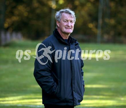 Fussball. Kaerntner Liga. Ferlach Atus gegen ATSV Wolfsberg.  Trainer Peter Kienleitner    (Wolfsberg). Ferlach, 23.10.2021.
Foto: Kuess
---
pressefotos, pressefotografie, kuess, qs, qspictures, sport, bild, bilder, bilddatenbank