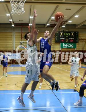 Basketball Austria Cup 2021/22.  KOS Celovec gegen  Vienna D.C. Timberwolves. Marin Sliskovic (KOS), Jakob Szkutta  (Timberwolves). Klagenfurt, am 24.10.2021.
Foto: Kuess
www.qspictures.net
---
pressefotos, pressefotografie, kuess, qs, qspictures, sport, bild, bilder, bilddatenbank