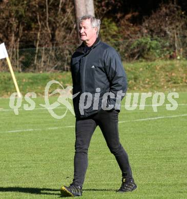 Fussball. Kaerntner Liga. Ferlach Atus gegen ATSV Wolfsberg. Trainer  Peter Kienleitner   (Wolfsberg). Ferlach, 23.10.2021.
Foto: Kuess
---
pressefotos, pressefotografie, kuess, qs, qspictures, sport, bild, bilder, bilddatenbank