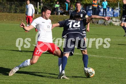 Fussball. Kaerntner Liga. Ferlach Atus gegen ATSV Wolfsberg.   Julian Voelz (Ferlach), Daniel Schrammel   (Wolfsberg). Ferlach, 23.10.2021.
Foto: Kuess
---
pressefotos, pressefotografie, kuess, qs, qspictures, sport, bild, bilder, bilddatenbank