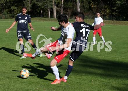 Fussball. Kaerntner Liga. Ferlach Atus gegen ATSV Wolfsberg.  Stephan Buergler (Ferlach),  Maximilian Sorger  (Wolfsberg). Ferlach, 23.10.2021.
Foto: Kuess
---
pressefotos, pressefotografie, kuess, qs, qspictures, sport, bild, bilder, bilddatenbank