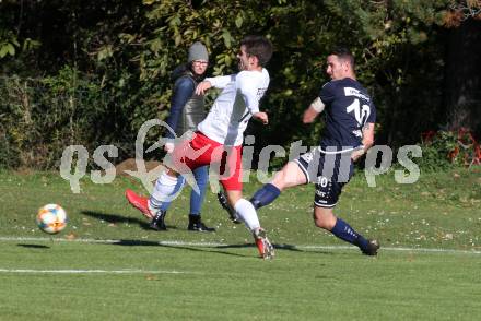 Fussball. Kaerntner Liga. Ferlach Atus gegen ATSV Wolfsberg.  Hannes Esterle (Ferlach), Patrick Pfennich   (Wolfsberg). Ferlach, 23.10.2021.
Foto: Kuess
---
pressefotos, pressefotografie, kuess, qs, qspictures, sport, bild, bilder, bilddatenbank