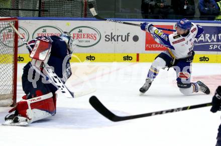 EBEL. Eishockey Bundesliga. VSV gegen Fehervar AV19.  Joel Broda,  (VSV),  Rasmus Tirronen (Fehervar AV19). Villach, am 26.10.2021.
Foto: Kuess
www.qspictures.net
---
pressefotos, pressefotografie, kuess, qs, qspictures, sport, bild, bilder, bilddatenbank