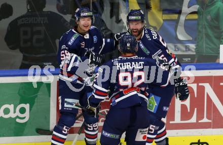 EBEL. Eishockey Bundesliga. VSV gegen Fehervar AV19. Torjubel Joshua Atkinson, Andrew Sarauer, Anze Kuralt (Fehervar AV19). Villach, am 26.10.2021.
Foto: Kuess
www.qspictures.net
---
pressefotos, pressefotografie, kuess, qs, qspictures, sport, bild, bilder, bilddatenbank