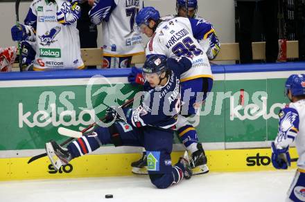 EBEL. Eishockey Bundesliga. VSV gegen Fehervar AV19.  Anton Karlsson,  (VSV), Gergoe Ambrus  (Fehervar AV19). Villach, am 26.10.2021.
Foto: Kuess
www.qspictures.net
---
pressefotos, pressefotografie, kuess, qs, qspictures, sport, bild, bilder, bilddatenbank