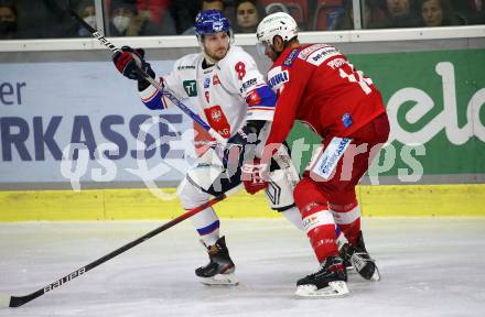 EBEL. Eishockey Bundesliga. KAC gegen	HC TWK Innsbruck. Paul Postma, (KAC),  Clemens Paulweber  (Innsbruck). Klagenfurt, am 29.10.2021.
Foto: Kuess
www.qspictures.net

---
pressefotos, pressefotografie, kuess, qs, qspictures, sport, bild, bilder, bilddatenbank