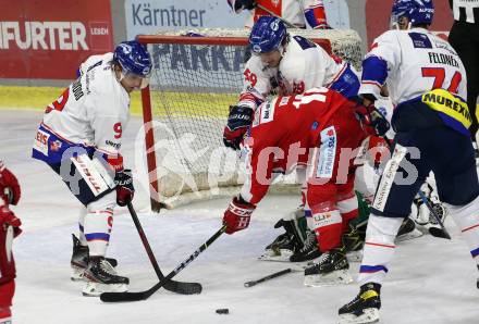 EBEL. Eishockey Bundesliga. KAC gegen	HC TWK Innsbruck. Thomas Koch,  (KAC),  Zacharx Magwood, Joel Messner (Innsbruck). Klagenfurt, am 29.10.2021.
Foto: Kuess
www.qspictures.net

---
pressefotos, pressefotografie, kuess, qs, qspictures, sport, bild, bilder, bilddatenbank