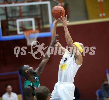 Basketball Zweite Liga 2021/2022. Grunddurchgang 4. Runde.  Woerthersee Piraten gegen Dornbirn Lions. Shawn Ray (Piraten), Thimothee Troussel  (Dornbirn). Klagenfurt, am 30.10.2021.
Foto: Kuess
www.qspictures.net

---
pressefotos, pressefotografie, kuess, qs, qspictures, sport, bild, bilder, bilddatenbank