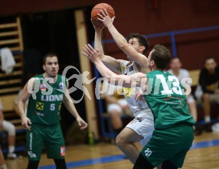 Basketball Zweite Liga 2021/2022. Grunddurchgang 4. Runde.  Woerthersee Piraten gegen Dornbirn Lions. Jure Bavdek (Piraten), Georgios Tsimidis  (Dornbirn). Klagenfurt, am 30.10.2021.
Foto: Kuess
www.qspictures.net

---
pressefotos, pressefotografie, kuess, qs, qspictures, sport, bild, bilder, bilddatenbank