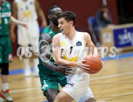 Basketball Zweite Liga 2021/2022. Grunddurchgang 4. Runde.  Woerthersee Piraten gegen Dornbirn Lions. Jure Bavdek (Piraten), Thimothee Troussel  (Dornbirn). Klagenfurt, am 30.10.2021.
Foto: Kuess
www.qspictures.net

---
pressefotos, pressefotografie, kuess, qs, qspictures, sport, bild, bilder, bilddatenbank