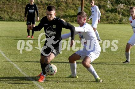 Fussball. Kaerntner Liga. Maria Saal gegen Koettmannsdorf. Aljaz Pavlin  (Maria Saal),  Adis Ajkic (Koettmannsdorf). Maria Saal, 30.10.2021.
Foto: Kuess
---
pressefotos, pressefotografie, kuess, qs, qspictures, sport, bild, bilder, bilddatenbank