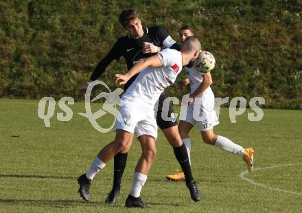 Fussball. Kaerntner Liga. Maria Saal gegen Koettmannsdorf.  Deniel Hadzic (Maria Saal), Stephan Borovnik   (Koettmannsdorf). Maria Saal, 30.10.2021.
Foto: Kuess
---
pressefotos, pressefotografie, kuess, qs, qspictures, sport, bild, bilder, bilddatenbank