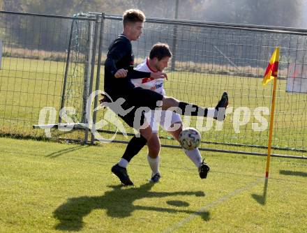 Fussball. Kaerntner Liga. Maria Saal gegen Koettmannsdorf.  Markus Appe  (Maria Saal), Nicolas Manuel Modritz  (Koettmannsdorf). Maria Saal, 30.10.2021.
Foto: Kuess
---
pressefotos, pressefotografie, kuess, qs, qspictures, sport, bild, bilder, bilddatenbank