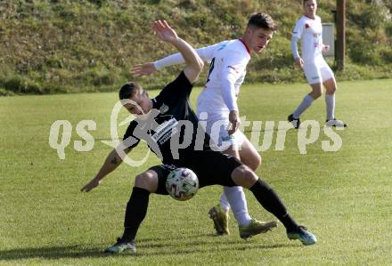 Fussball. Kaerntner Liga. Maria Saal gegen Koettmannsdorf.   Aljaz Pavlin (Maria Saal),  Nace Erzen (Koettmannsdorf). Maria Saal, 30.10.2021.
Foto: Kuess
---
pressefotos, pressefotografie, kuess, qs, qspictures, sport, bild, bilder, bilddatenbank