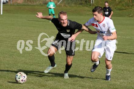 Fussball. Kaerntner Liga. Maria Saal gegen Koettmannsdorf. Tim Oman  (Maria Saal), Aner Mandzic  (Koettmannsdorf). Maria Saal, 30.10.2021.
Foto: Kuess
---
pressefotos, pressefotografie, kuess, qs, qspictures, sport, bild, bilder, bilddatenbank