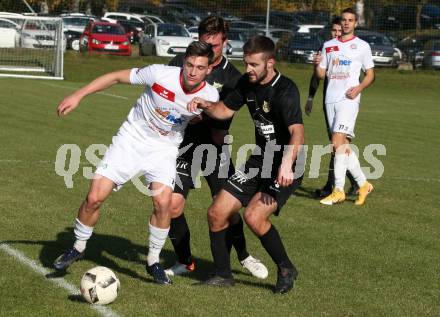 Fussball. Kaerntner Liga. Maria Saal gegen Koettmannsdorf.   Tim Oman (Maria Saal),  Fabian Janschitz, Ziga Erzen (Koettmannsdorf). Maria Saal, 30.10.2021.
Foto: Kuess
---
pressefotos, pressefotografie, kuess, qs, qspictures, sport, bild, bilder, bilddatenbank