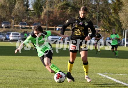 Fussball. 2. Frauenbundesliga. Carinthians LIWOdruck Hornets gegen FC Altera Porta.  Alicia Morgenstern (Carinthians),  Birgit Bauer (Altera Porta). Feistritz/Drau, 31.10.2021.
Foto: Kuess
---
pressefotos, pressefotografie, kuess, qs, qspictures, sport, bild, bilder, bilddatenbank