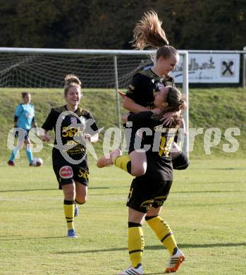 Fussball. 2. Frauenbundesliga. Carinthians LIWOdruck Hornets gegen FC Altera Porta.  Torjubel Nicole Dominique Gatternig, Selina Tamara Selinger,  (Carinthians). Feistritz/Drau, 31.10.2021.
Foto: Kuess
---
pressefotos, pressefotografie, kuess, qs, qspictures, sport, bild, bilder, bilddatenbank