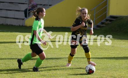 Fussball. 2. Frauenbundesliga. Carinthians LIWOdruck Hornets gegen FC Altera Porta. Selina Tamara Selinger  (Carinthians),  Marlies Tichy (Altera Porta). Feistritz/Drau, 31.10.2021.
Foto: Kuess
---
pressefotos, pressefotografie, kuess, qs, qspictures, sport, bild, bilder, bilddatenbank