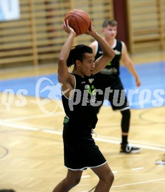 Basketball Zweite Liga 2021/2022. Grunddurchgang 5. Runde.  KOS Celovec gegen Basket Flames. Yann Grandperret (Basket Flames). Klagenfurt, am 6.11.2021.
Foto: Kuess
www.qspictures.net
---
pressefotos, pressefotografie, kuess, qs, qspictures, sport, bild, bilder, bilddatenbank