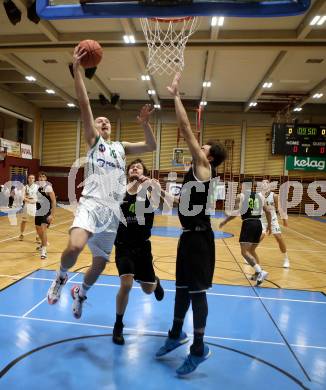 Basketball Zweite Liga 2021/2022. Grunddurchgang 5. Runde.  KOS Celovec gegen Basket Flames. Erik Groznik (KOS), Lazar Gagic , Lorenz Gerstendoerfer  (Basket Flames). Klagenfurt, am 6.11.2021.
Foto: Kuess
www.qspictures.net
---
pressefotos, pressefotografie, kuess, qs, qspictures, sport, bild, bilder, bilddatenbank